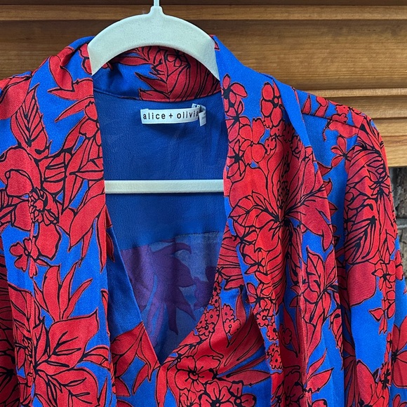 Alice + Olivia Blue and Red Floral Blouse Size M - Picture 2 of 7